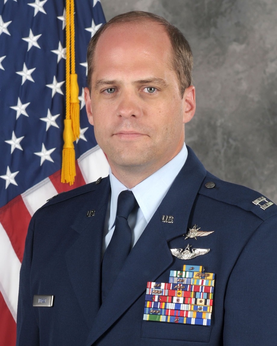 Air Force portrait of Todd Temaat
